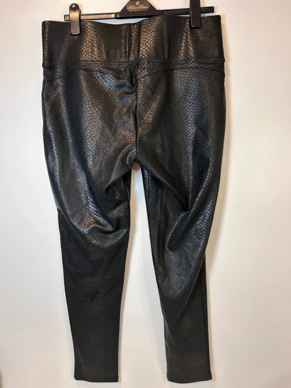 Vince Camuto black snakeskin embossed faux‎ leather leggings Women’s Large